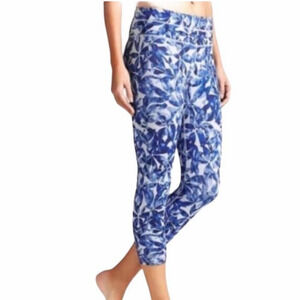Athleta Sonar Leggings Blue White Size XS Capri Leaf Pattern Zipper Pockets